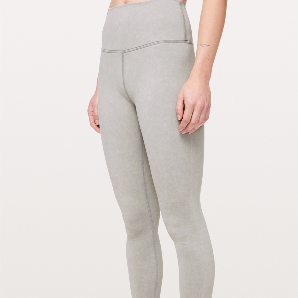 Lululemon light grey wunder under